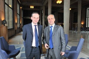 David Brunat (à d.) avec Jean Kimpe, responsable des relations institutionnelles de Casino, lors de la remise de la Marianne d'Or